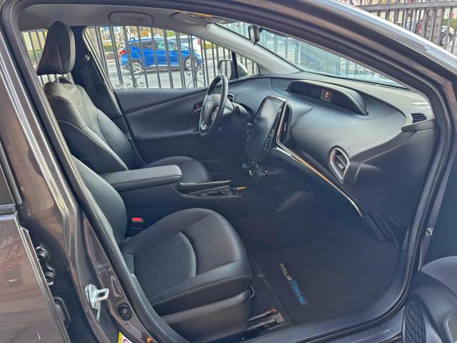 Toyota Prius Le Image 7