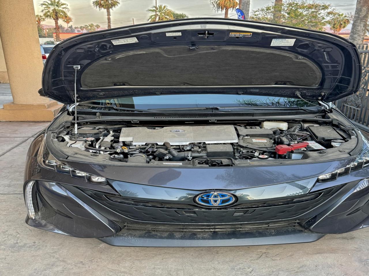 Toyota Prius Le Image 6