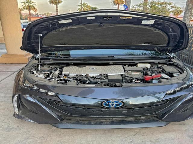 Toyota Prius Le Image 6