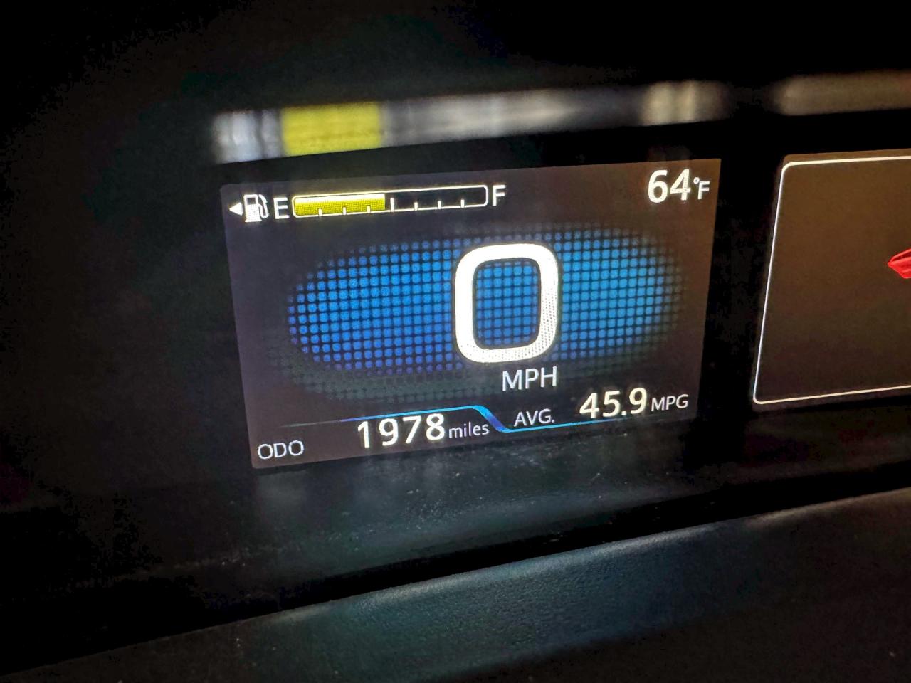 Toyota Prius Le Image 4