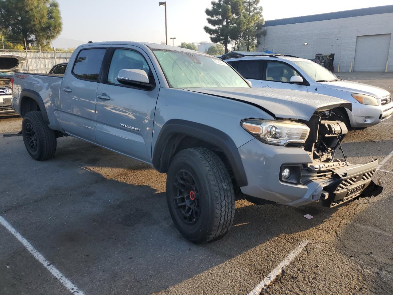 Toyota Tacoma Double Cab Image 4