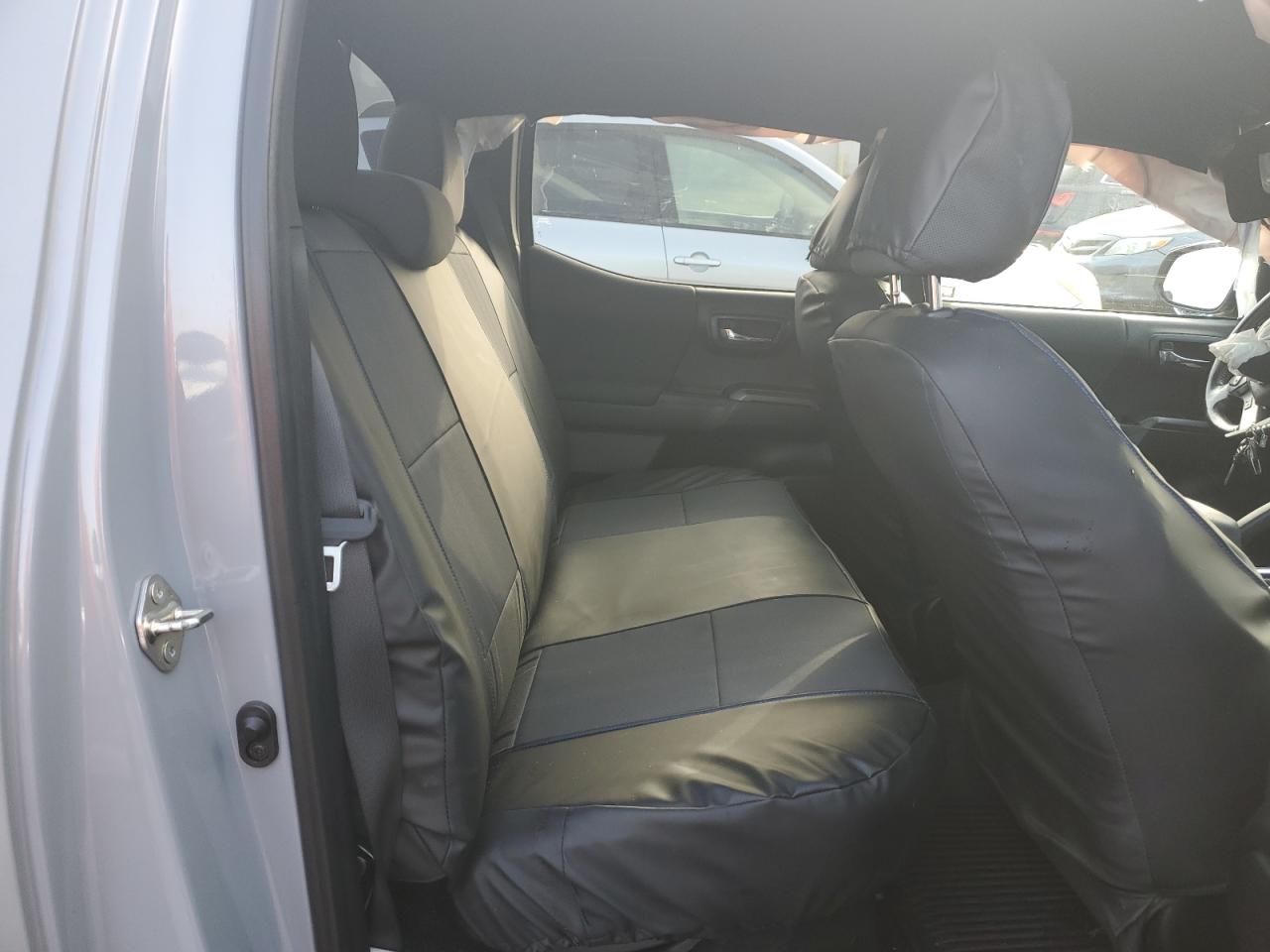 Toyota Tacoma Double Cab Image 7