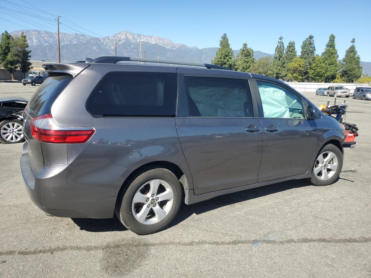 Toyota Sienna Le Image 3