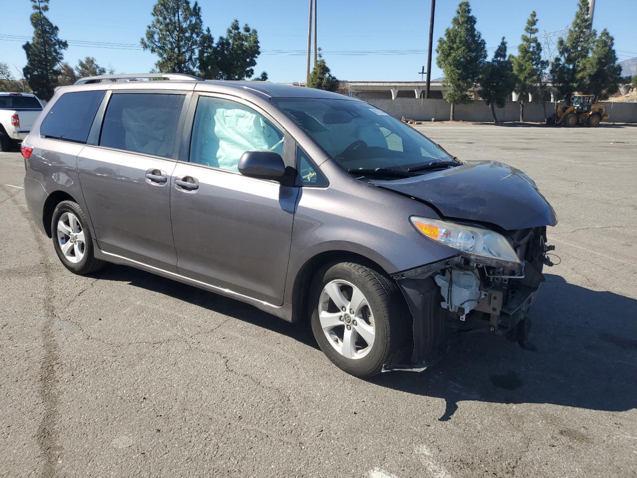 Toyota Sienna Le Image 6