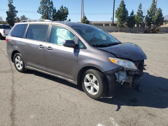 Toyota Sienna Le Image 6