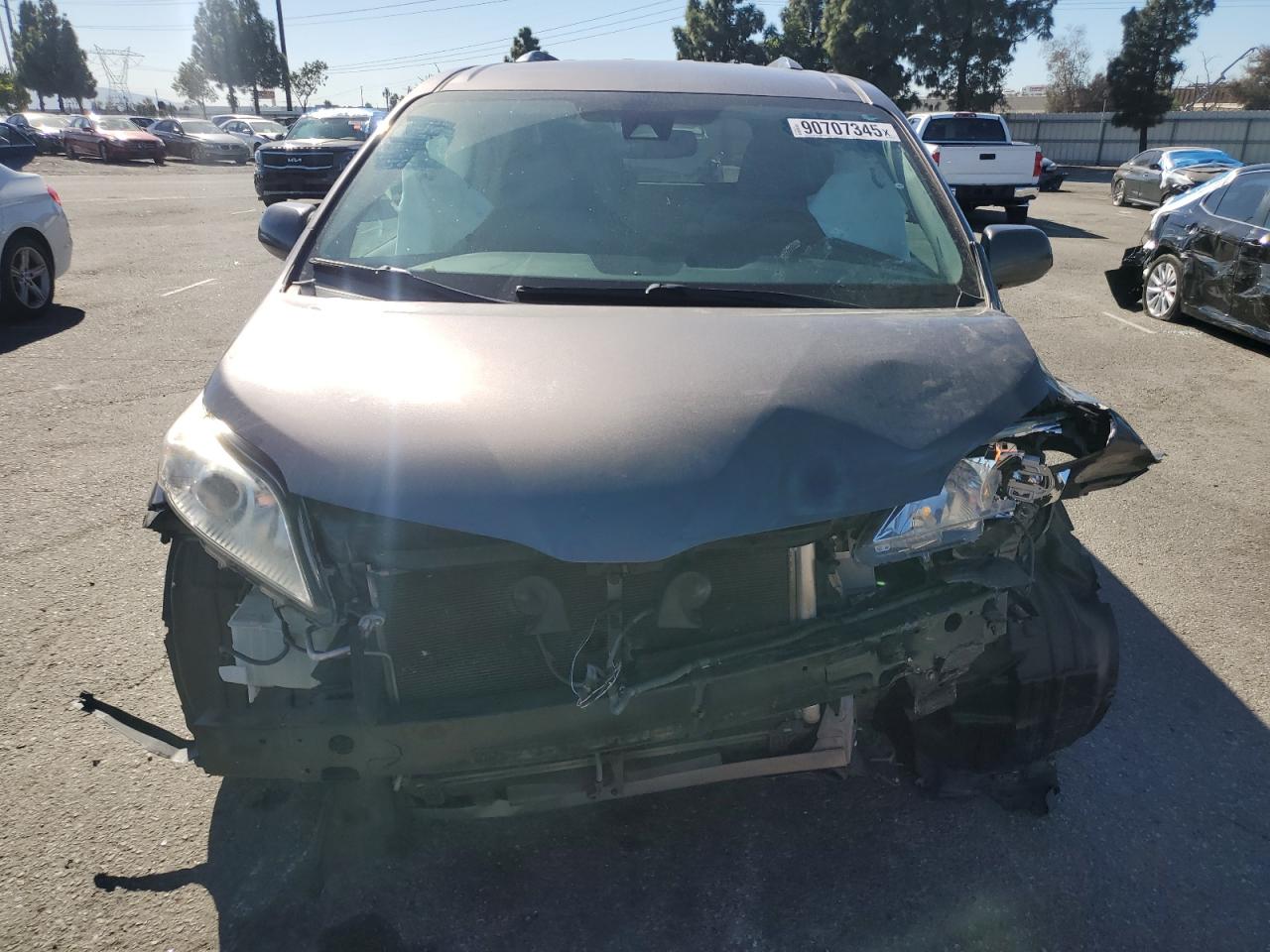 Toyota Sienna Le Image 7