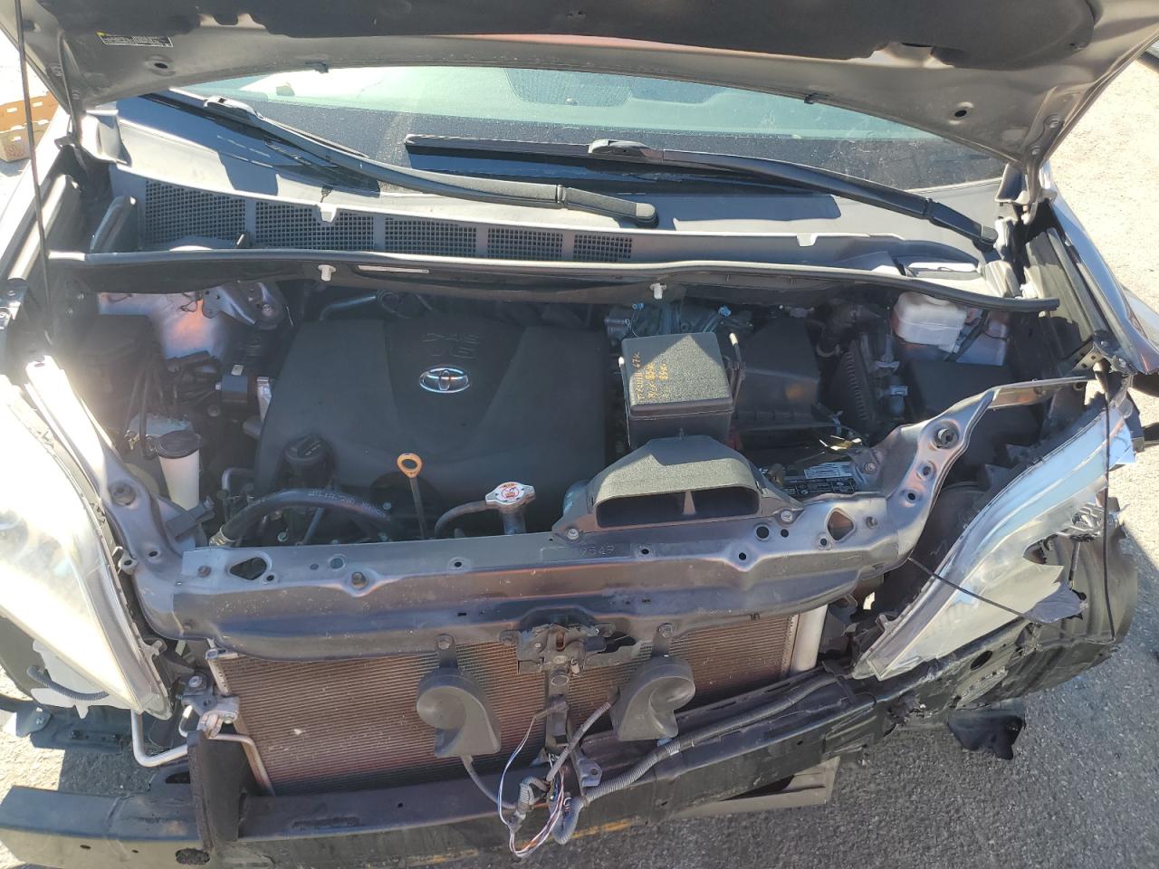 Toyota Sienna Le Image 9