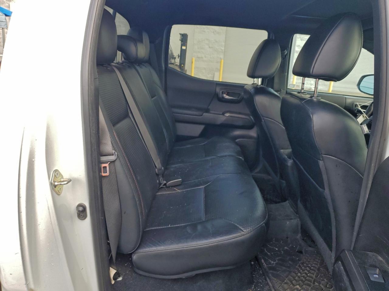 Toyota Tacoma Double Cab Image 5