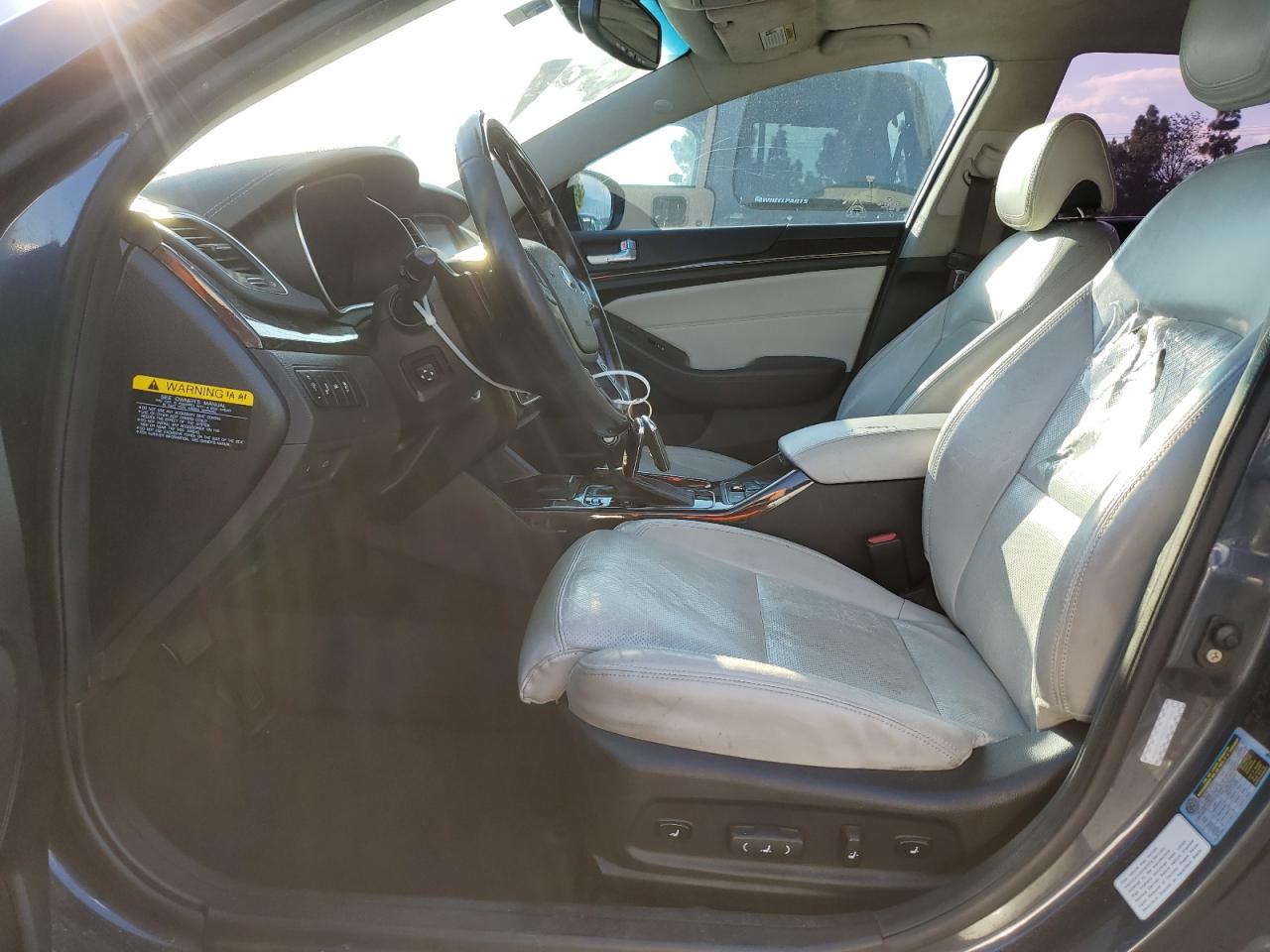 Kia Cadenza Premium Image 4