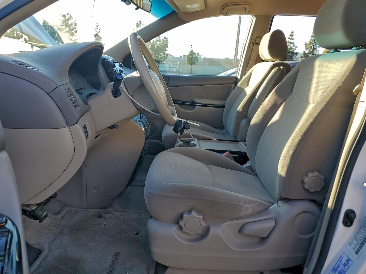 Toyota Sienna Ce Image 6