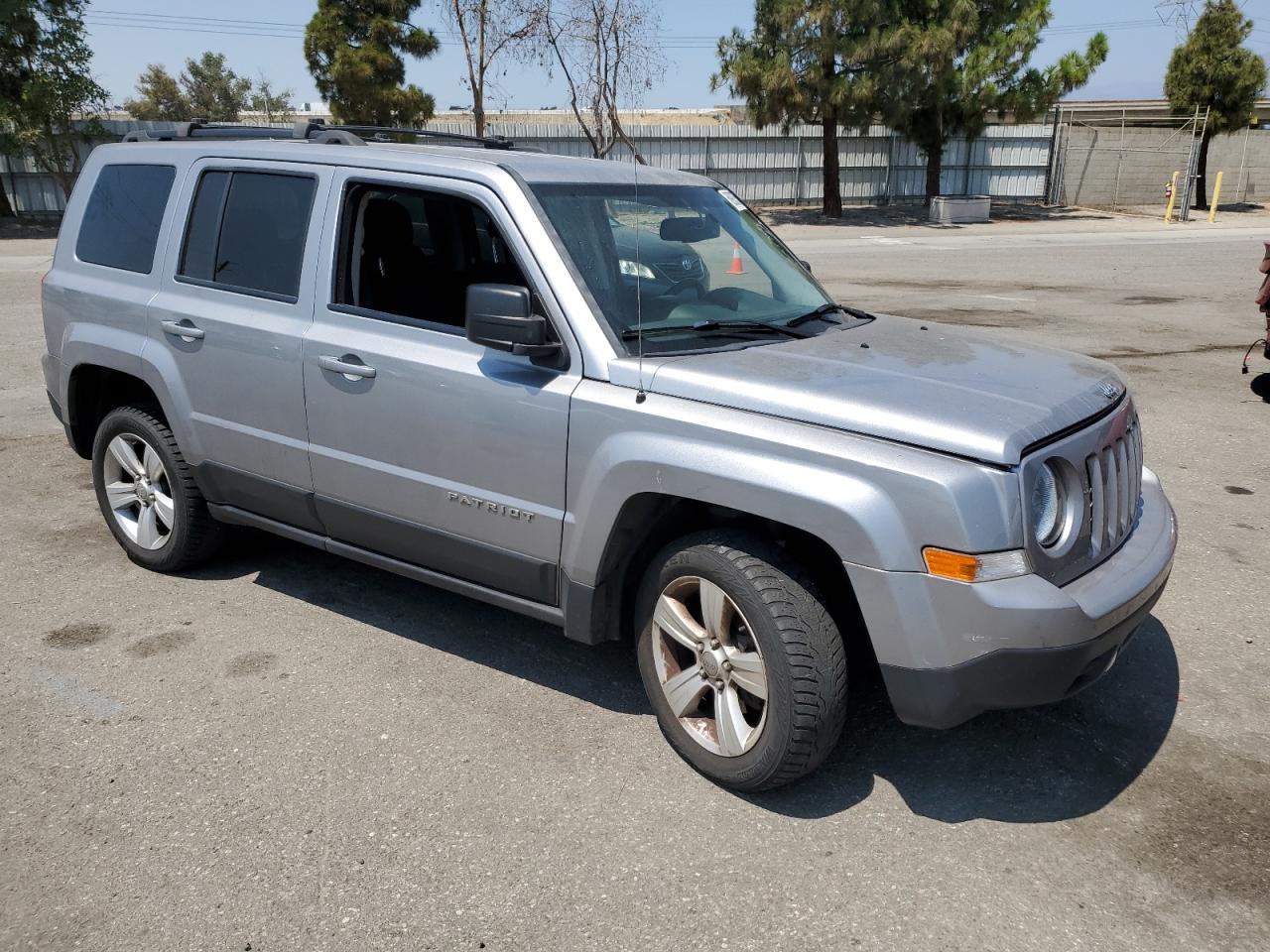 Jeep Patriot Latitude Image 5