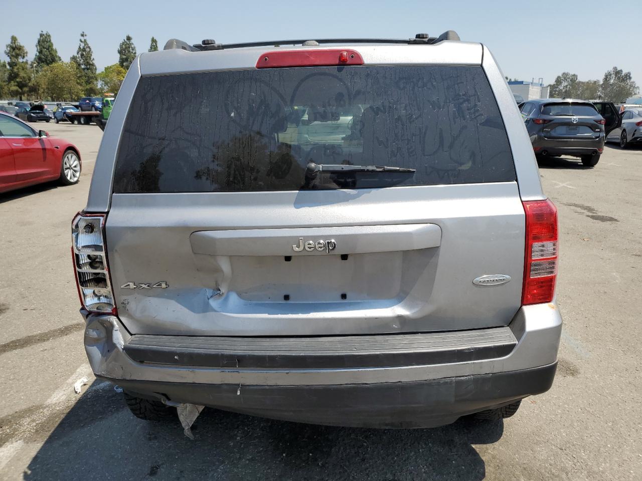 Jeep Patriot Latitude Image 6