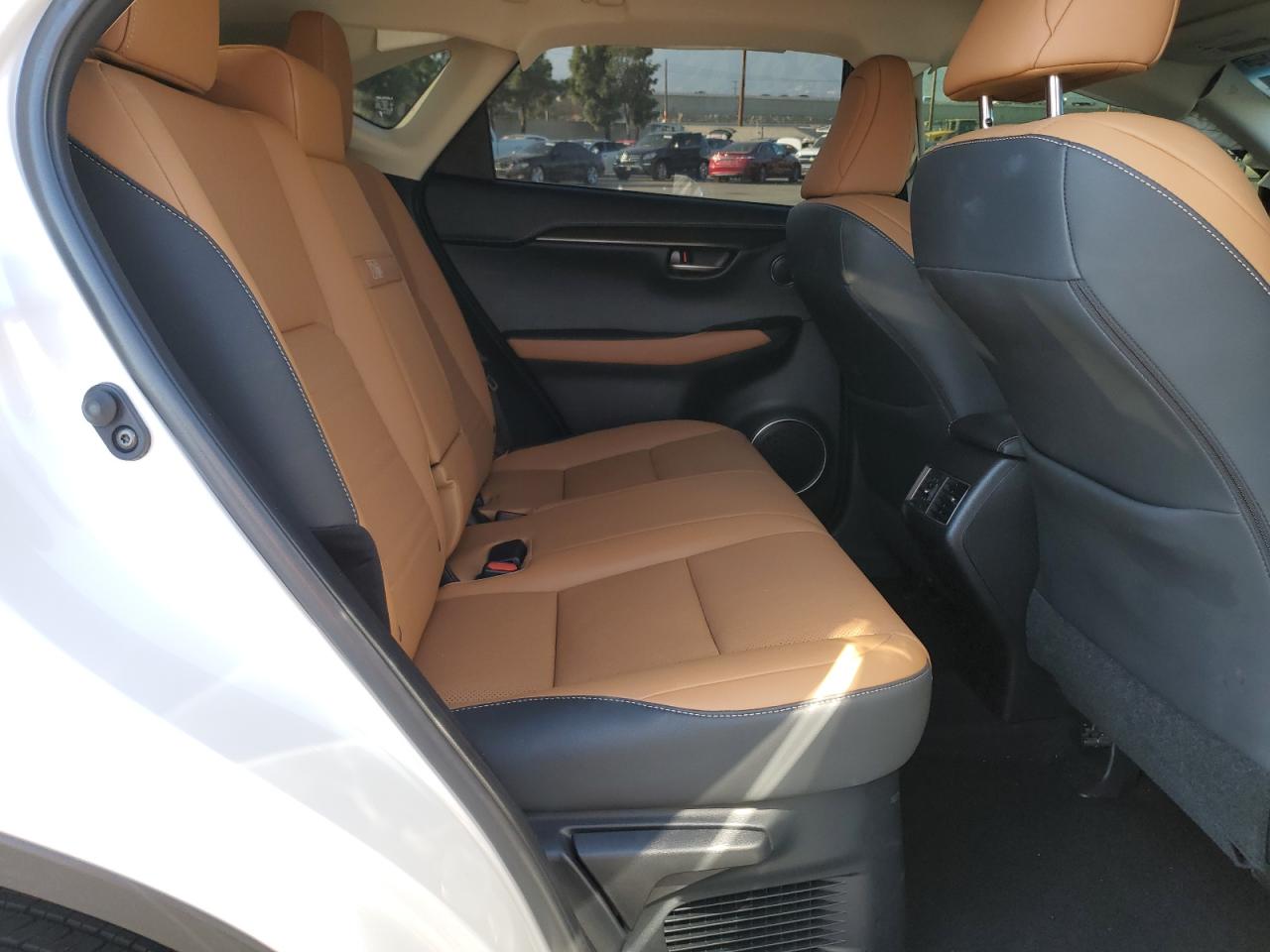 Lexus NX 300 Image 10