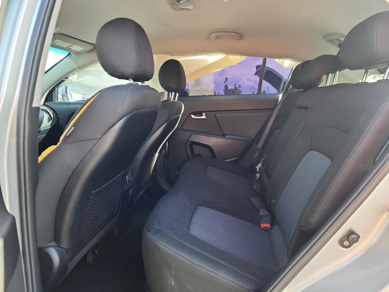 Kia Sportage Base Image 8