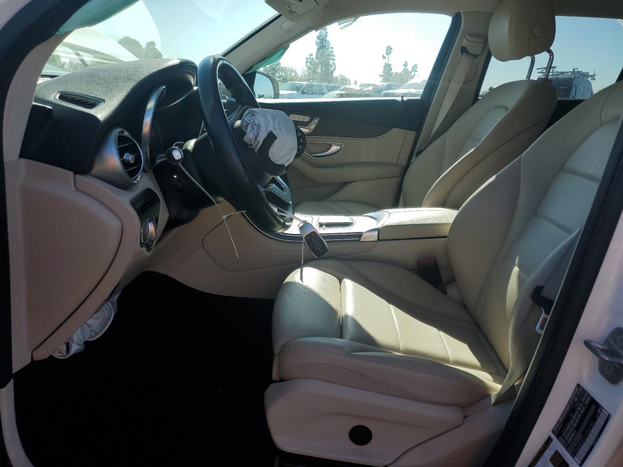 Mercedes-Benz GLC 300 Image 4