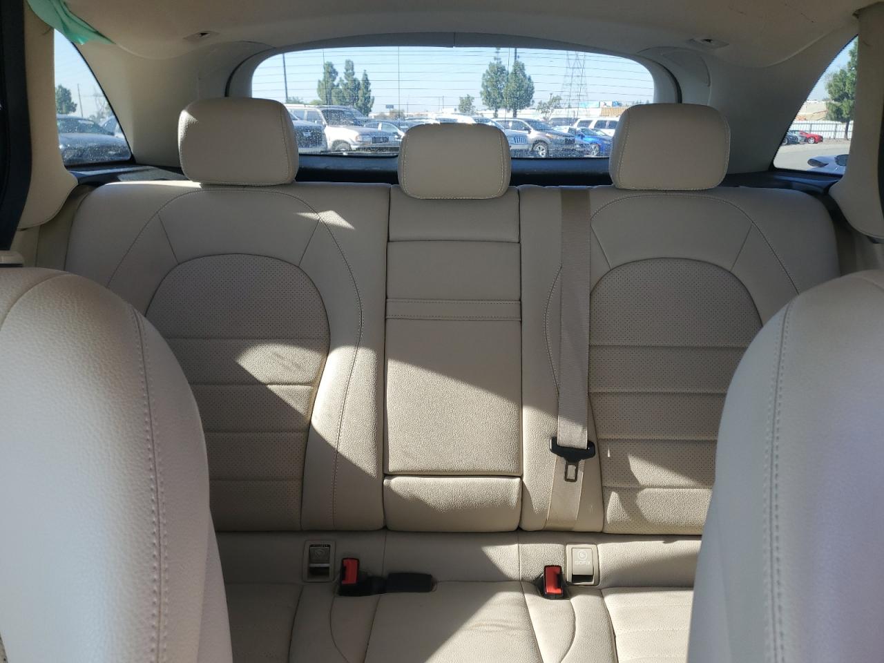 Mercedes-Benz GLC 300 Image 2