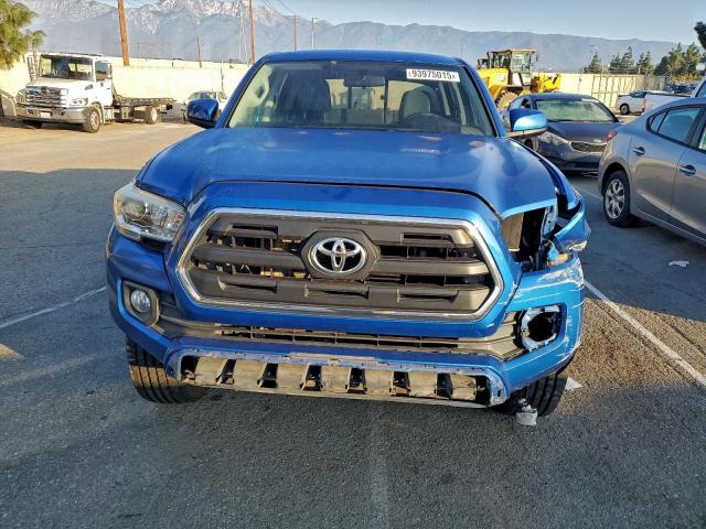 Toyota Tacoma Double Cab Image 3