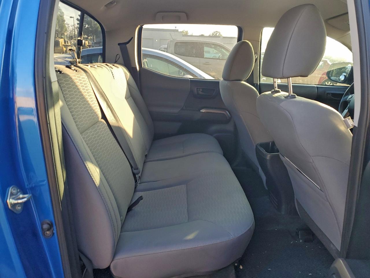 Toyota Tacoma Double Cab Image 12