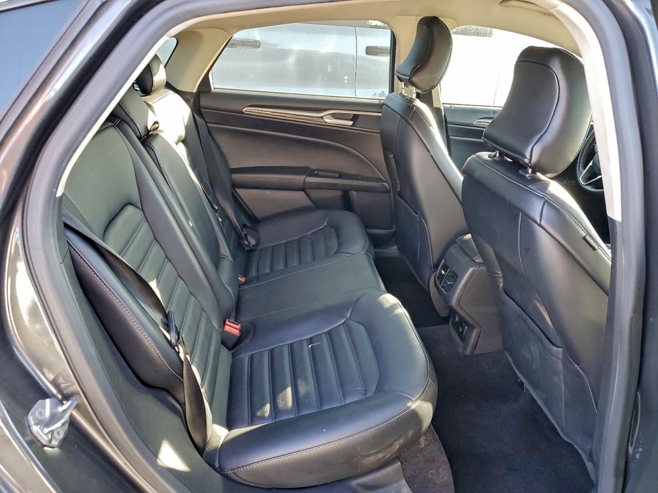 Ford Fusion Se Phev Image 10