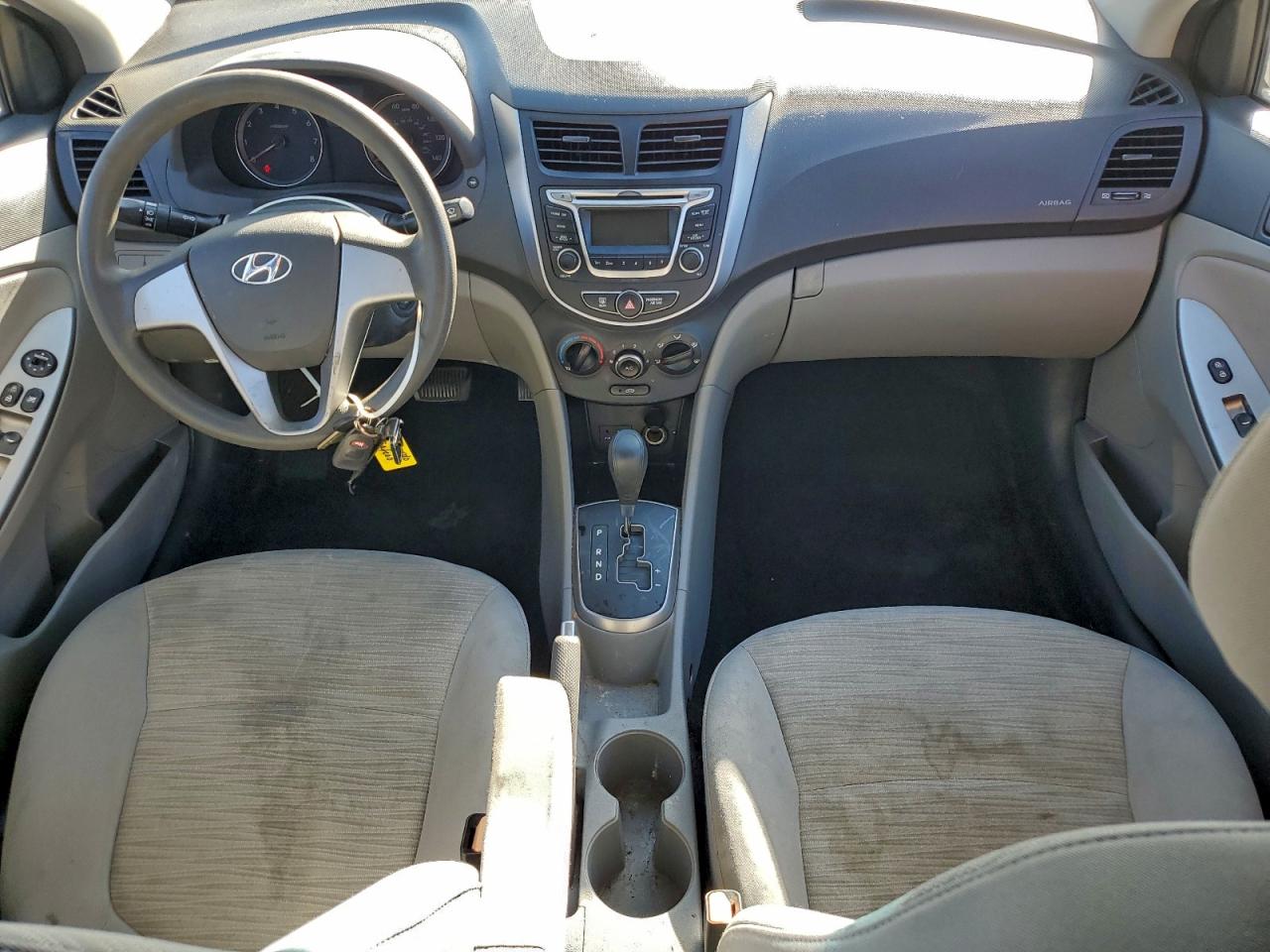 Hyundai ACCENT Se Image 10