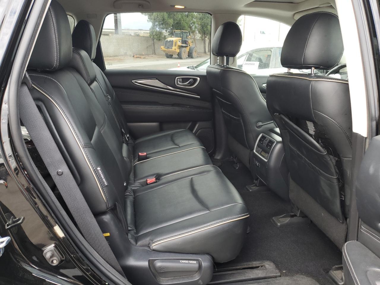 INFINITI Qx Luxe Image 3