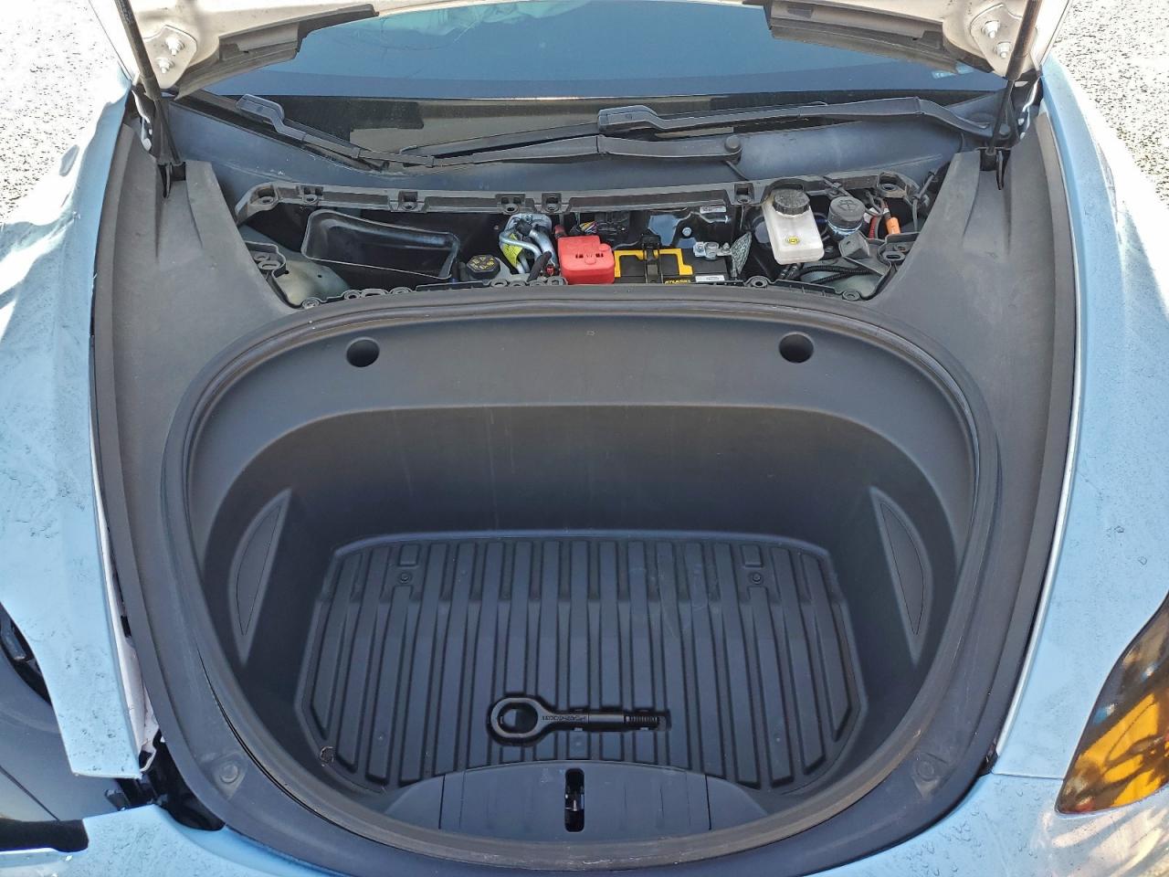 Tesla Model 3 Image 8