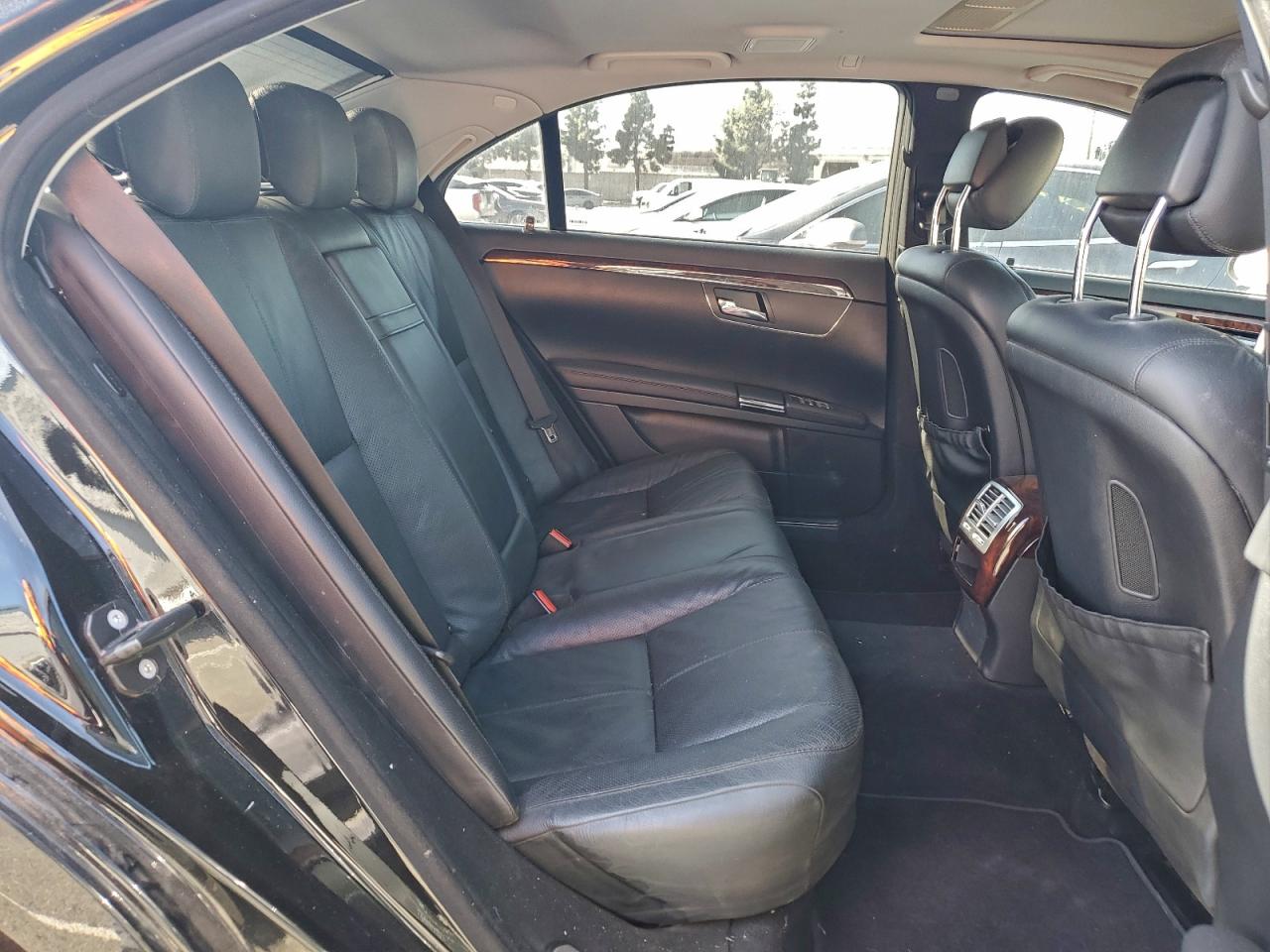 Mercedes-Benz S-Class 550 4matic Image 8