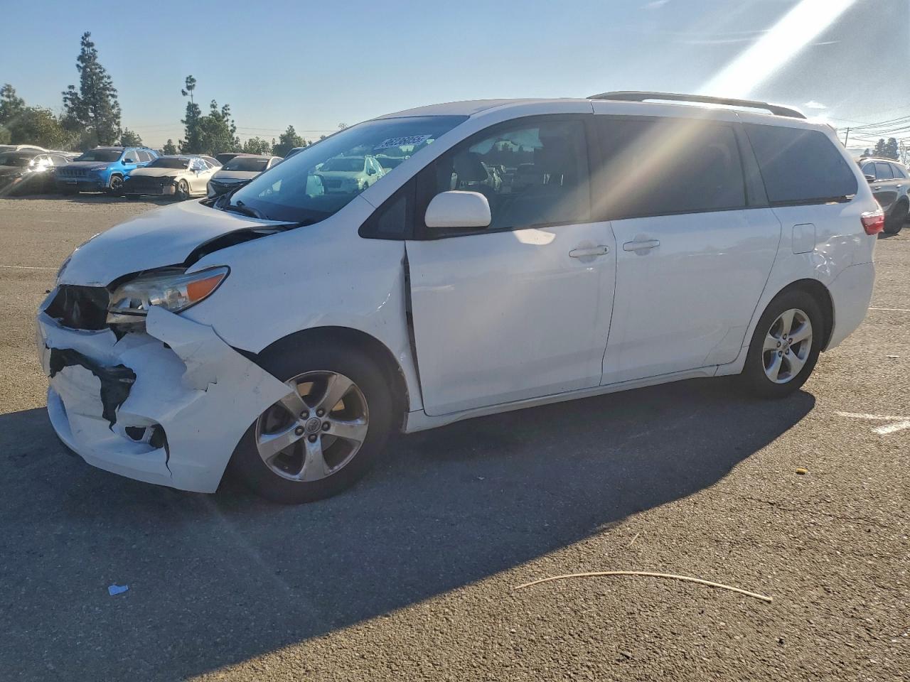 Toyota Sienna Le Image 1