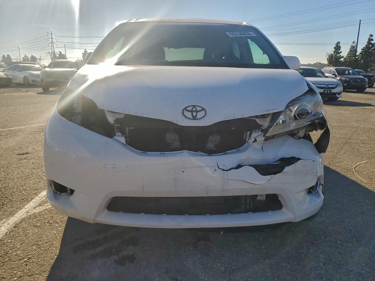 Toyota Sienna Le Image 8