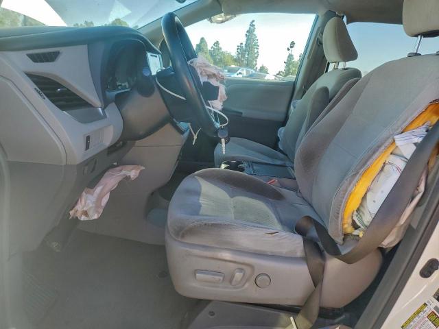 Toyota Sienna Le Image 7