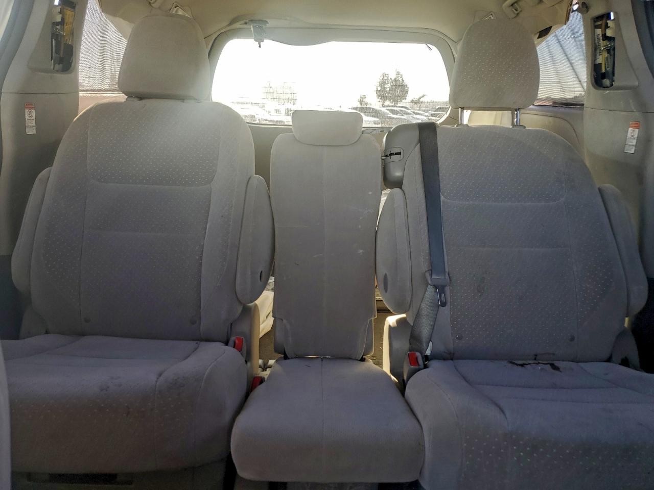 Toyota Sienna Le Image 11