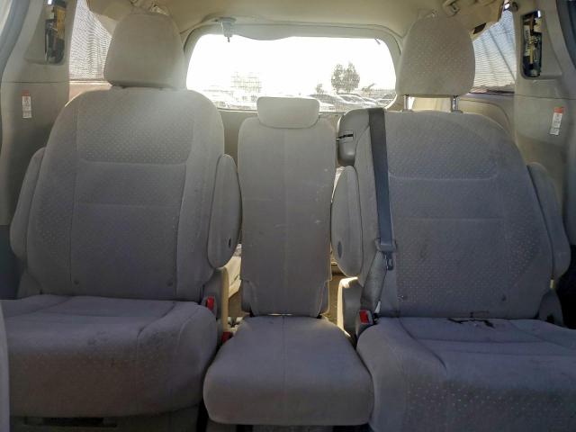 Toyota Sienna Le Image 11