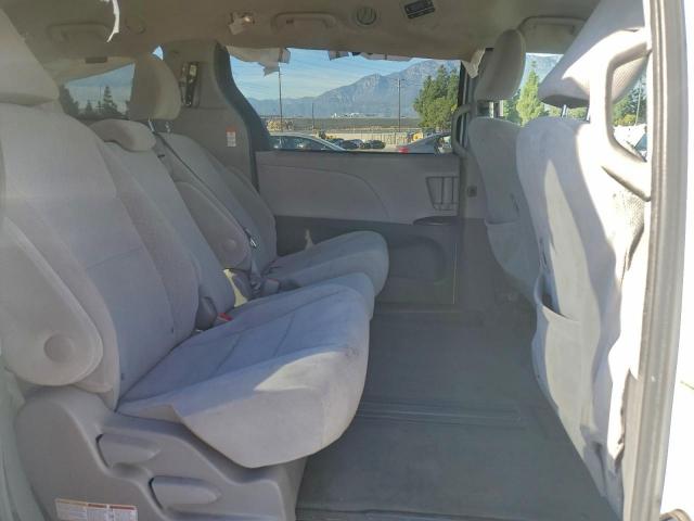 Toyota Sienna Le Image 9