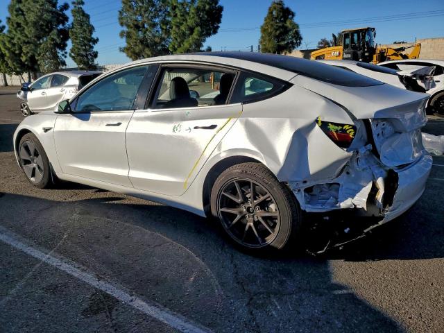 Tesla Model 3 Image 4