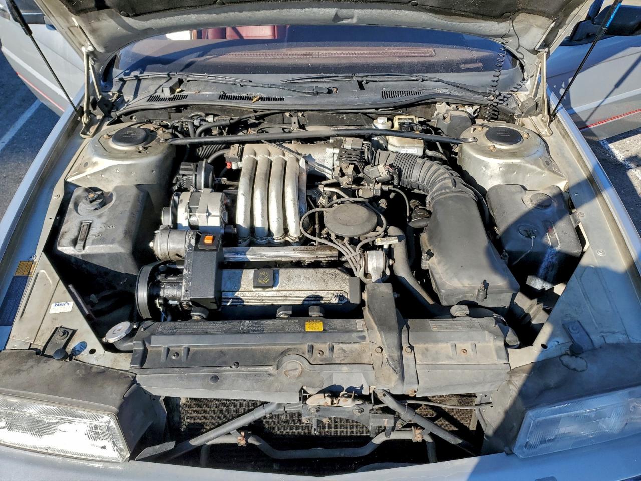 Cadillac Allante Image 12