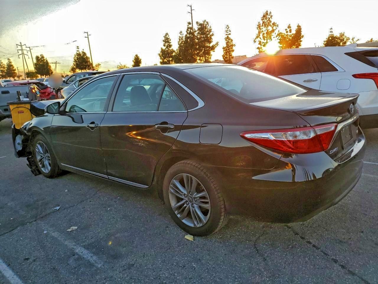Toyota Camry Le Image 10