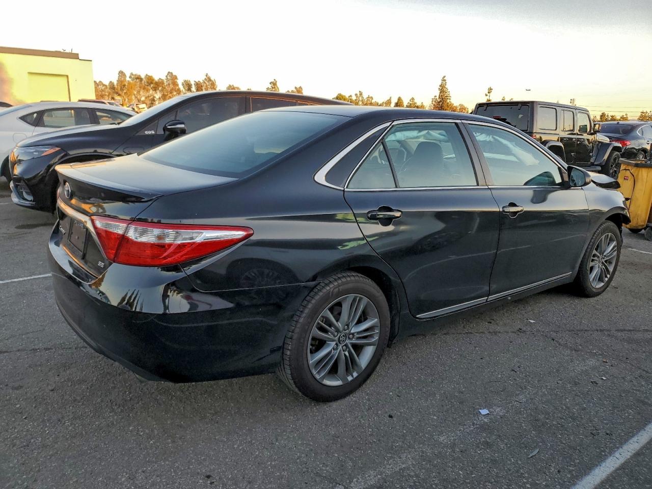 Toyota Camry Le Image 9