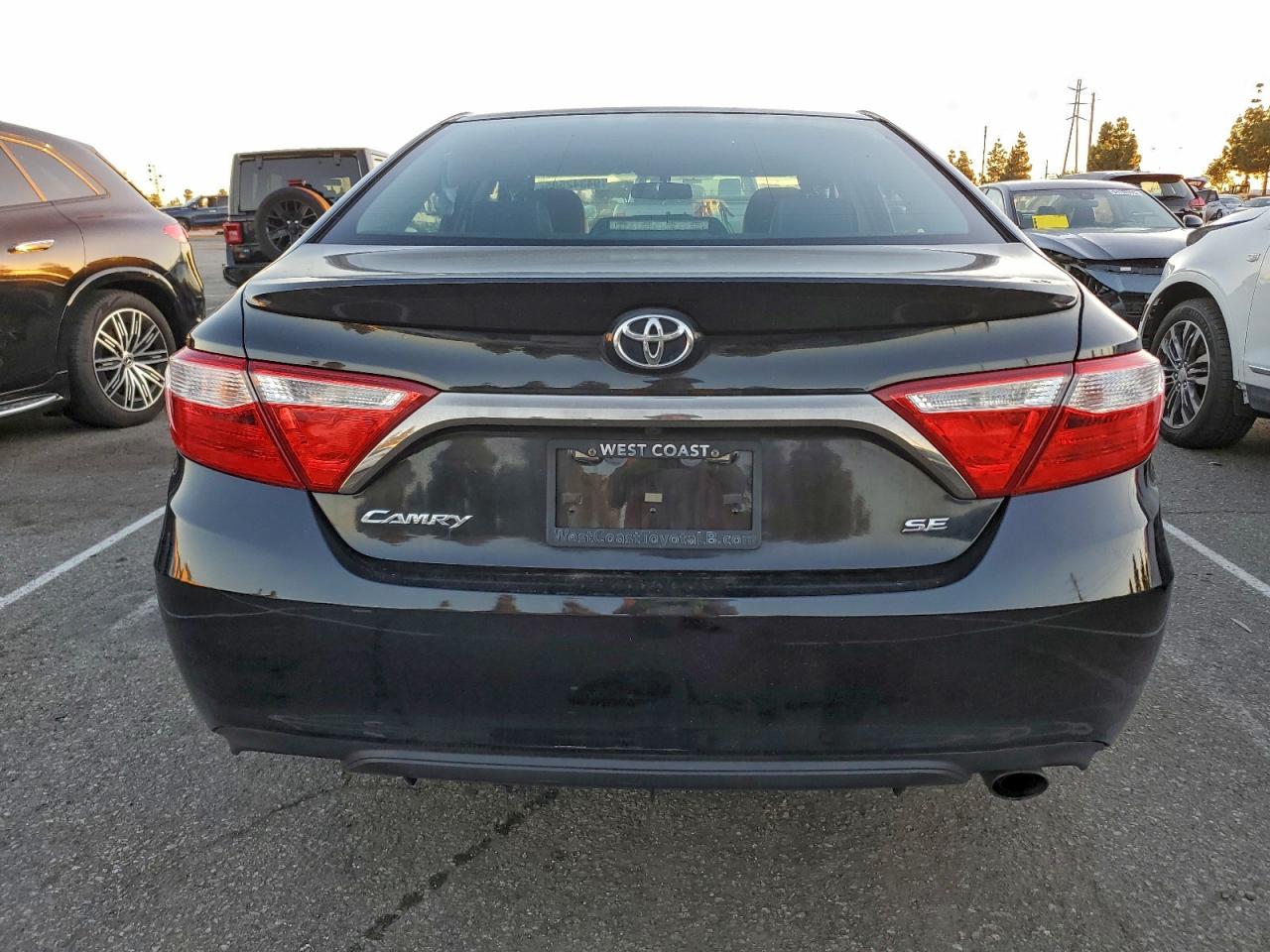 Toyota Camry Le Image 4