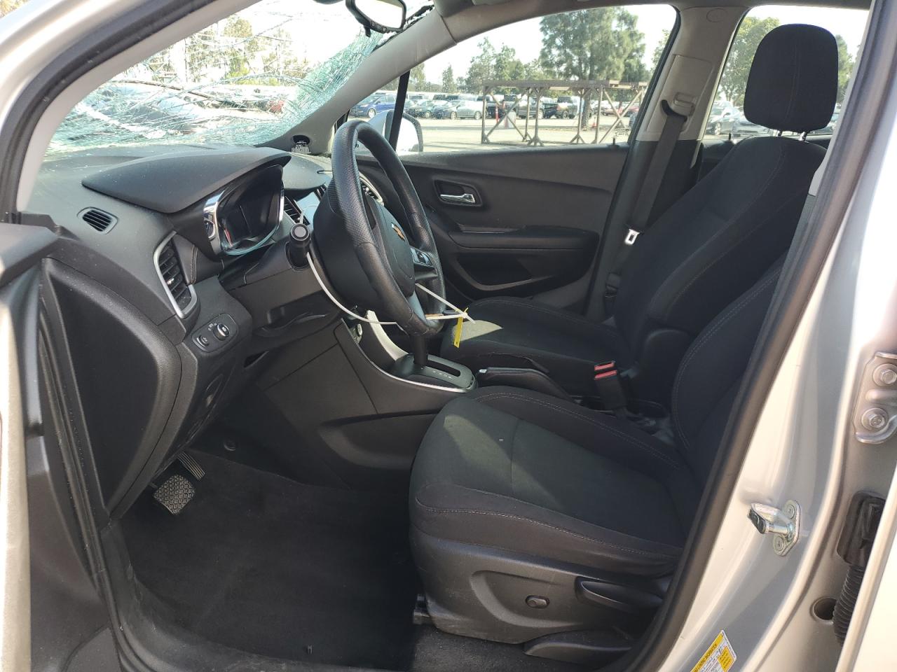 Chevrolet Trax Ls Image 2