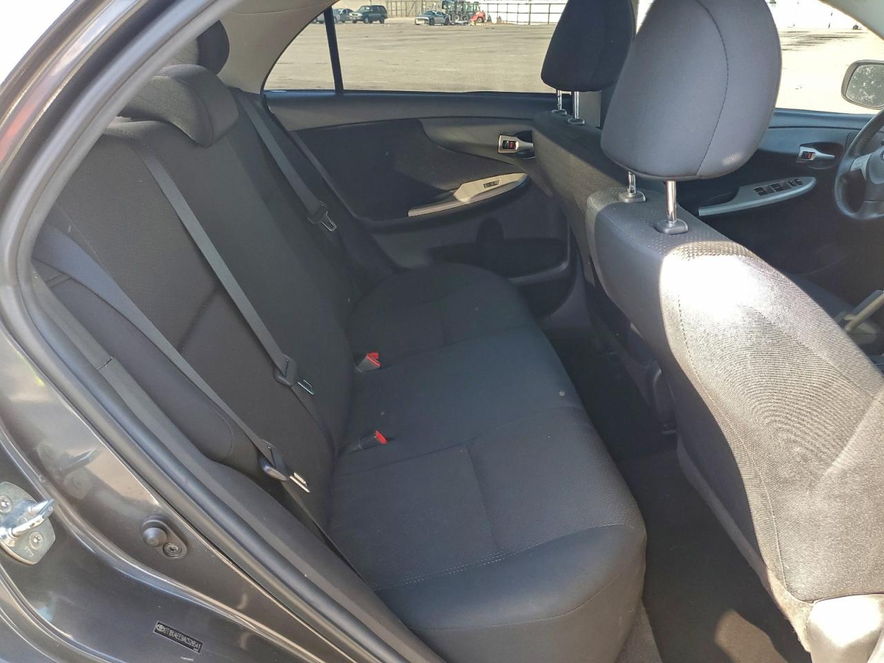 Toyota Corolla Base Image 10