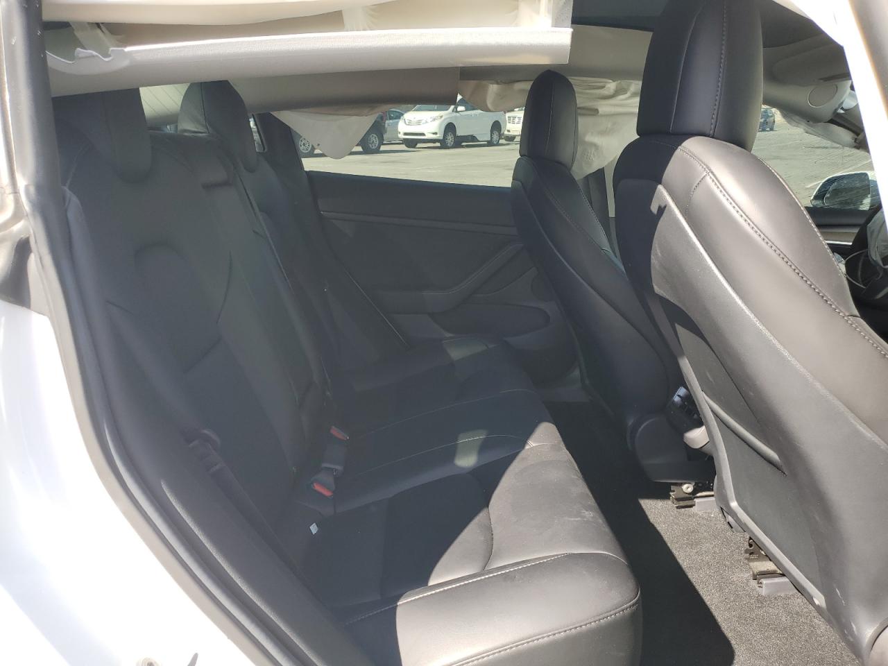 Tesla Model 3 Image 8