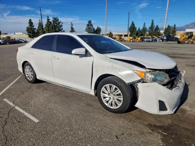 Toyota Camry Base Image 3