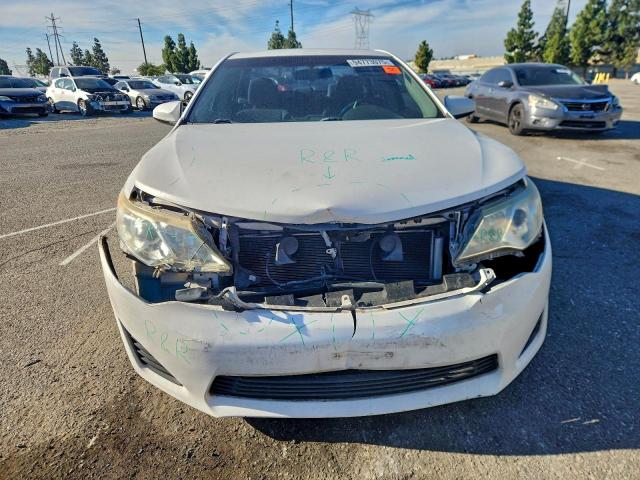 Toyota Camry Base Image 8