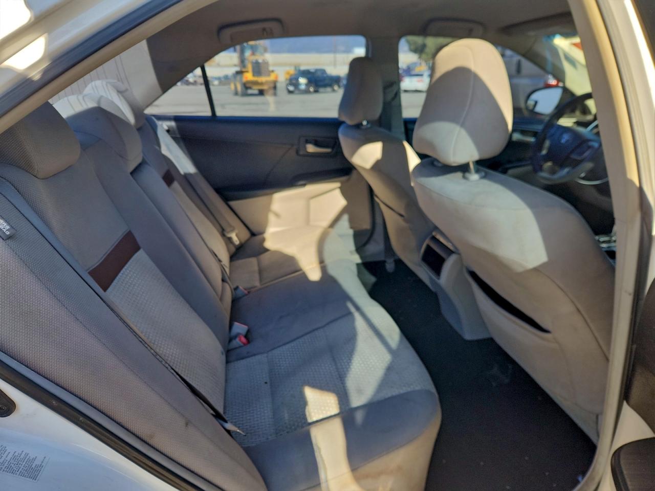 Toyota Camry Base Image 9