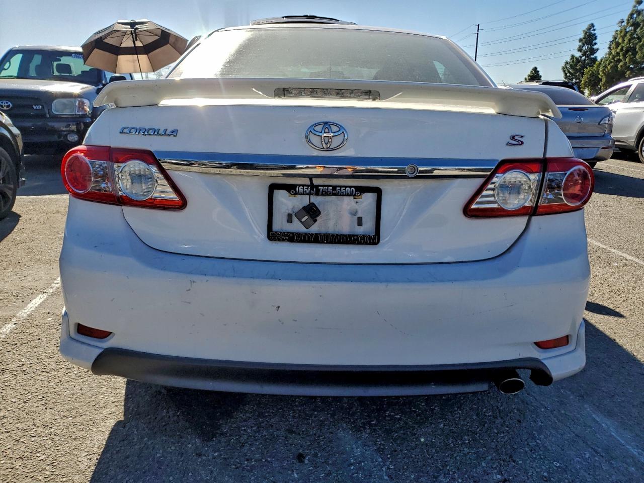 Toyota Corolla Base Image 10