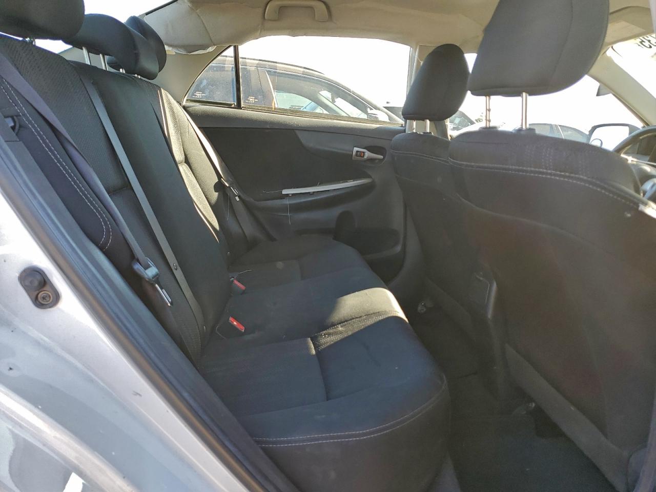 Toyota Corolla Base Image 12