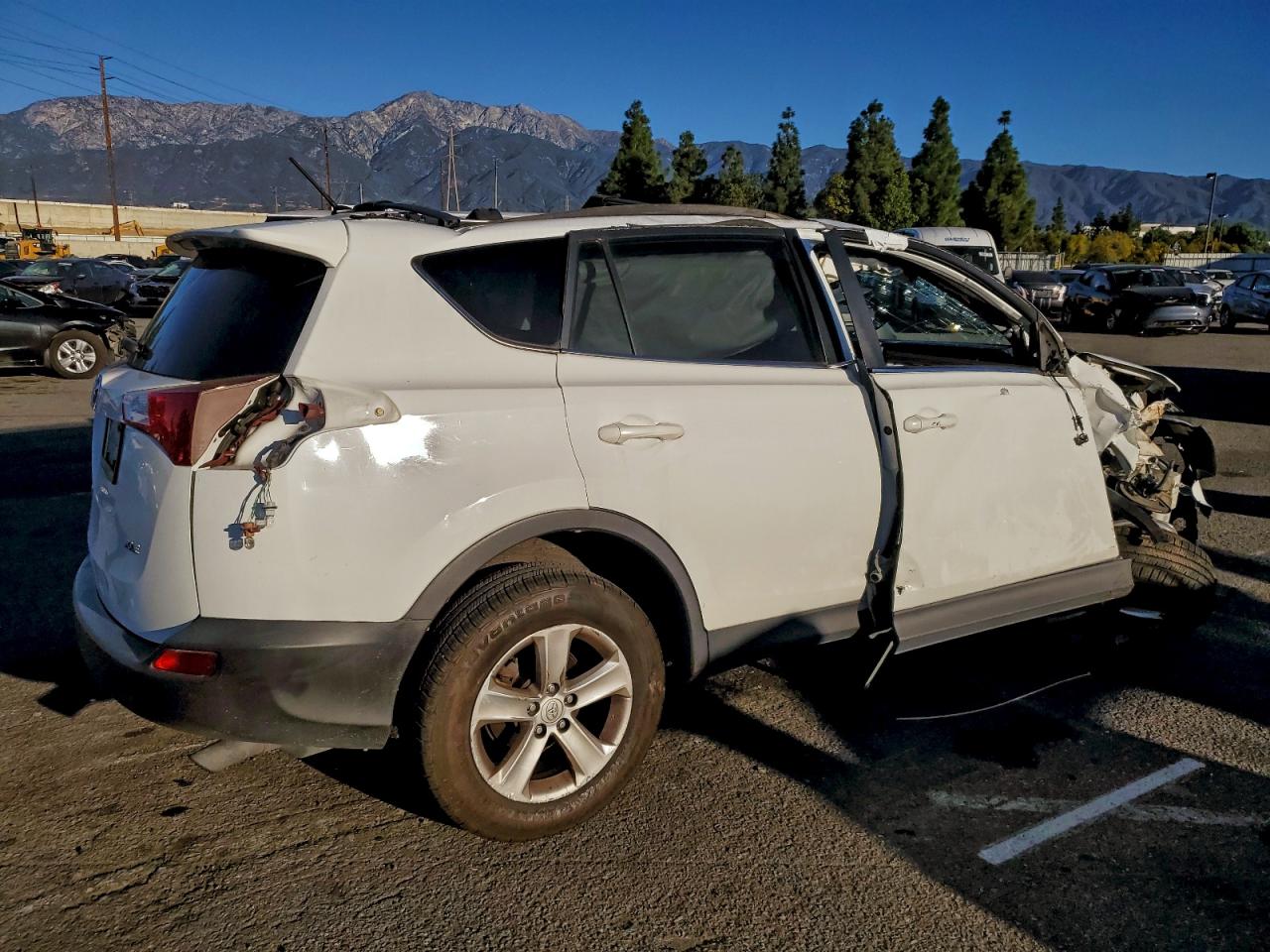Toyota RAV4 Xle Image 4