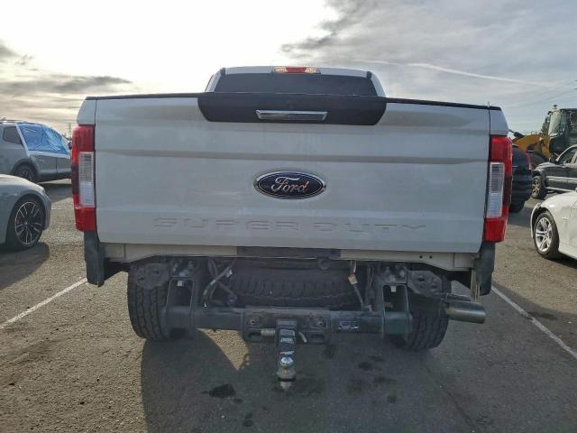 Ford F-250 Super Duty Image 2