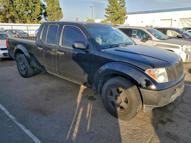 Nissan Frontier Crew Cab Le Image 2