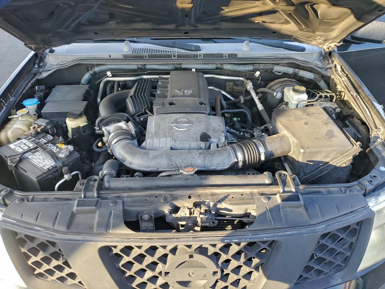 Nissan Frontier Crew Cab Le Image 6